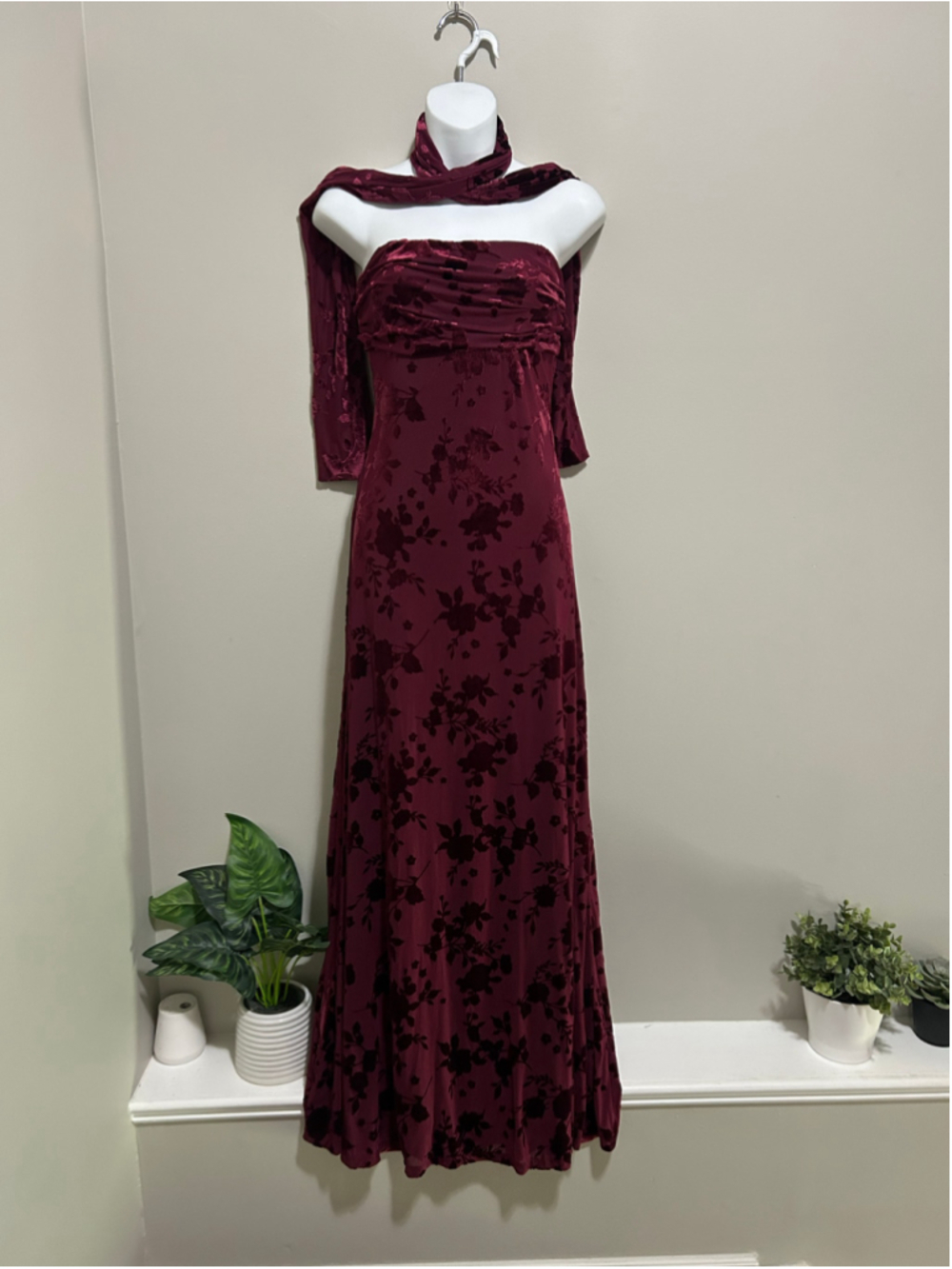 NWT Womens Velvet Floral Maxi Dress Size M Burgundy - Picture 3 of 14